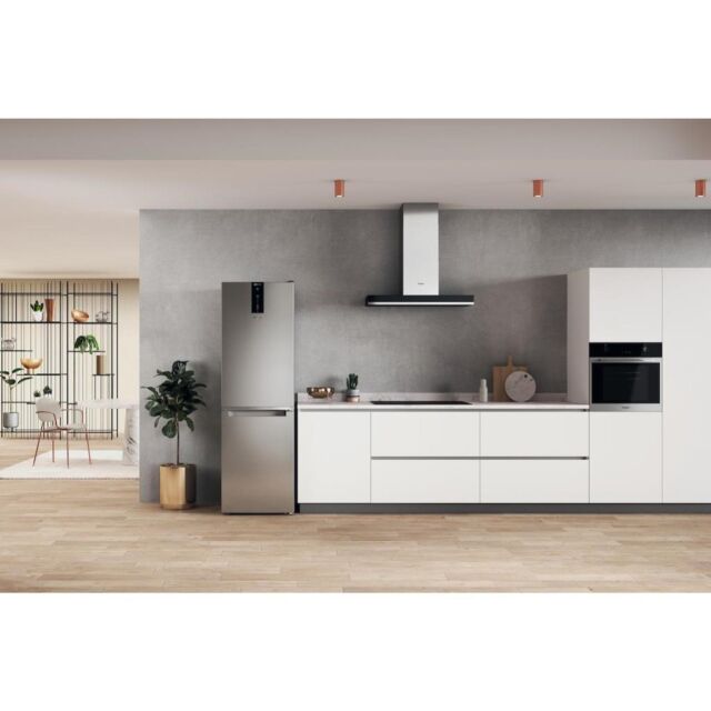 Whirlpool W7X 82O OX UK Freestanding Fridge Freezer