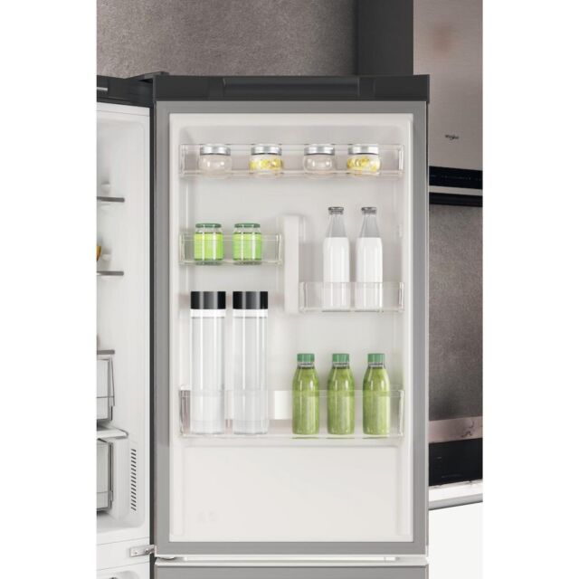 Whirlpool W7X 82O OX UK Freestanding Fridge Freezer