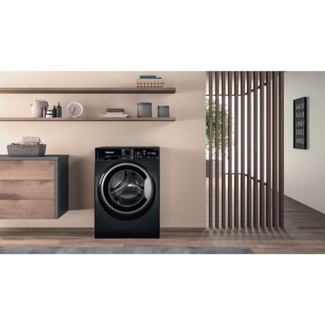 Hotpoint freestanding front loading washing machine: 10kg