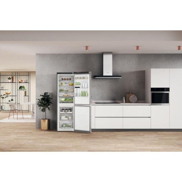 Whirlpool W7X 82O OX UK Freestanding Fridge Freezer
