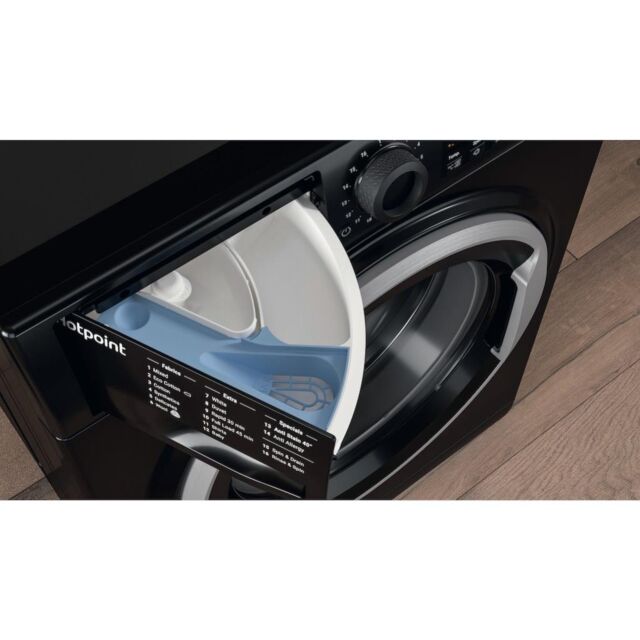 Hotpoint freestanding front loading washing machine: 10kg