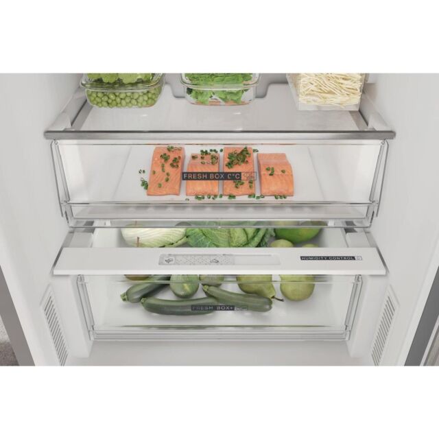 Whirlpool W7X 82O OX UK Freestanding Fridge Freezer
