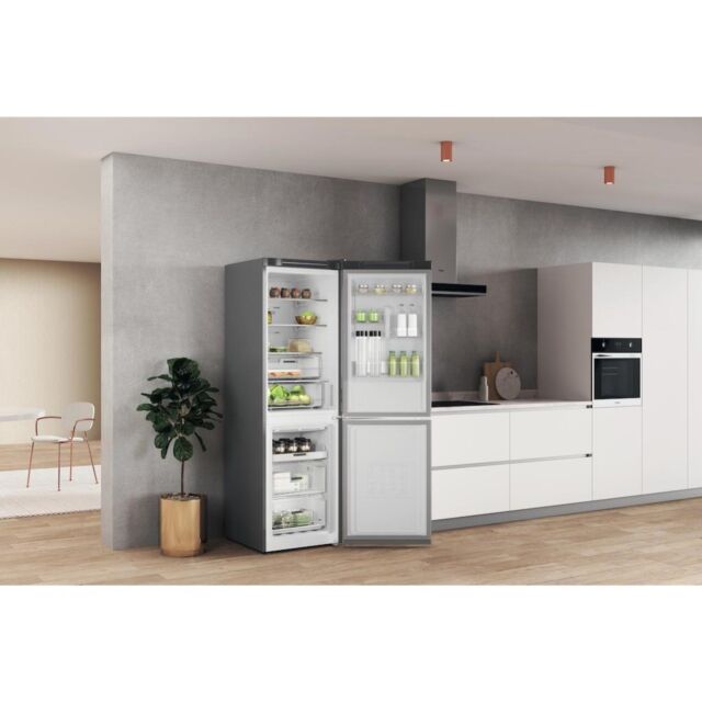 Whirlpool W7X 82O OX UK Freestanding Fridge Freezer