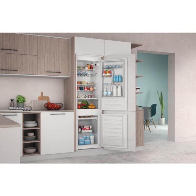 Indesit INC18D011B1 Built-In Fridge Freezer