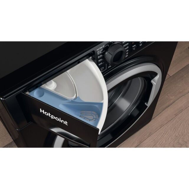 Hotpoint freestanding front loading washing machine: 10kg