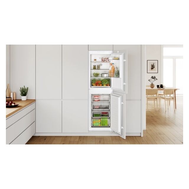 Bosch KIN85NSE0G, Built-in fridge-freezer with freezer at bottom